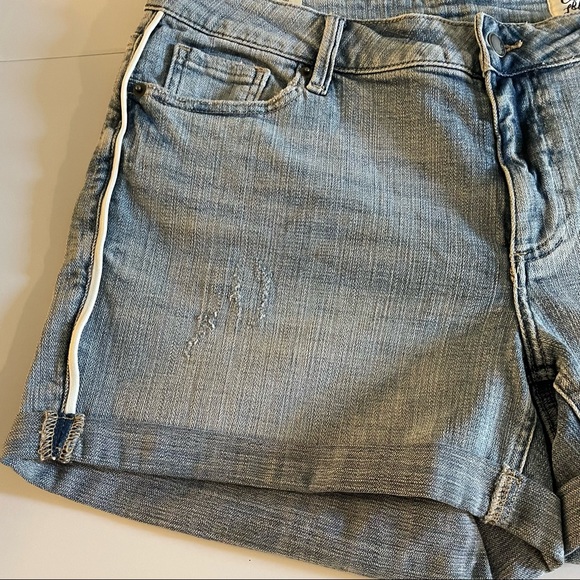 COSMIC BLUE LOVE
Jodie Short Side Piping - Picture 13 of 14